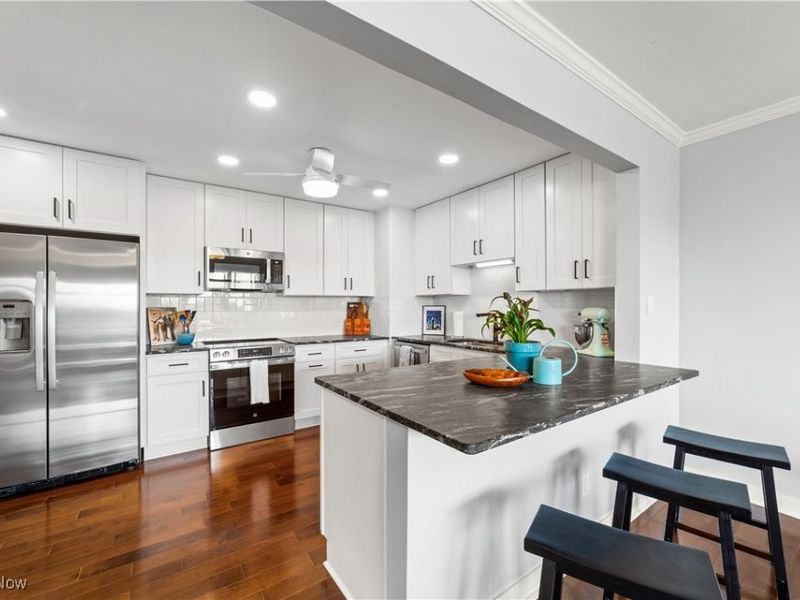 1 Bratenahl Place, Unit 605, Bratenahl, OH 44108 Photo 4