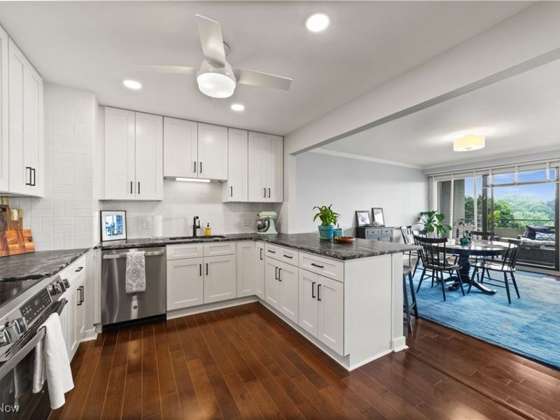 1 Bratenahl Place, Unit 605, Bratenahl, OH 44108 Photo 5