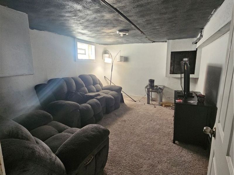 9005 Columbia Avenue, Cleveland, OH 44108 Photo 12