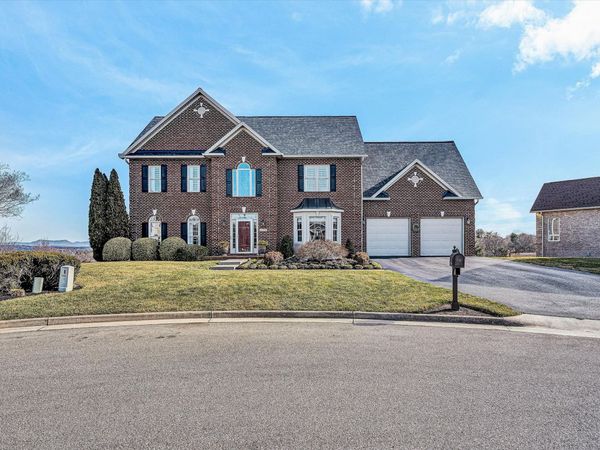 2120 River Oaks DR , Salem, VA 24153