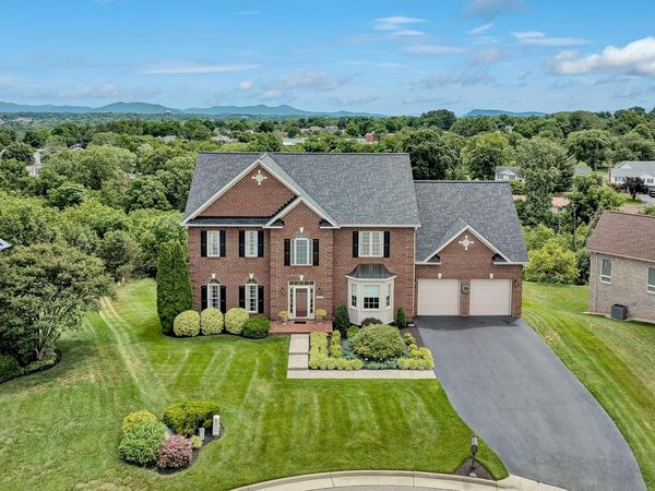 2120 River Oaks DR, Salem, VA 24153