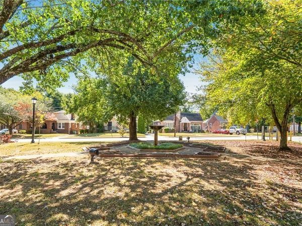 366 Lynnhaven Drive SW, Atlanta, GA 30310