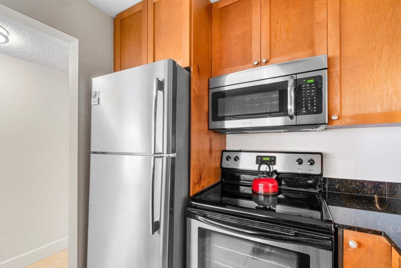 1830 Embassy Drive, Unit 401, West Palm Beach, FL 33401 Photo