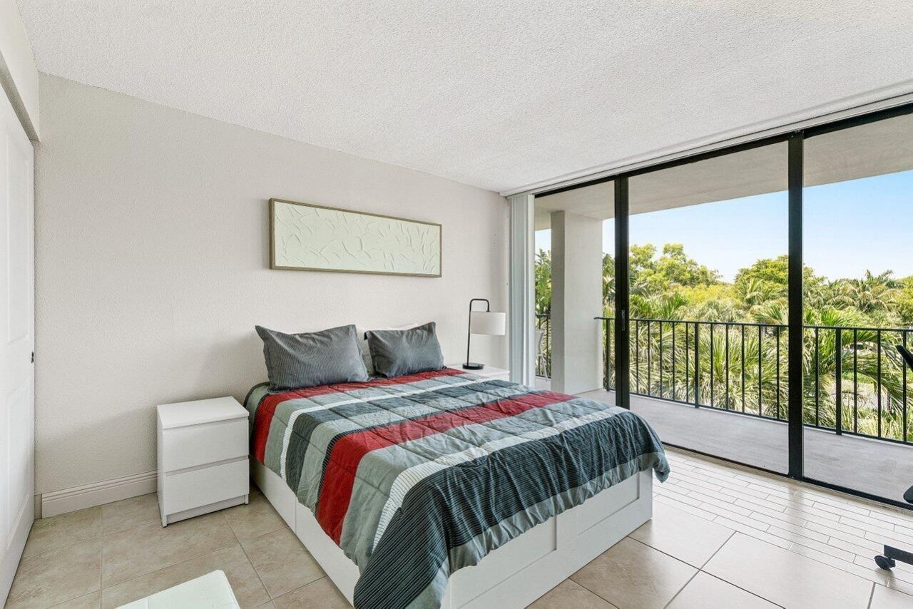 1830 Embassy Drive, Unit 401, West Palm Beach, FL 33401 Photo