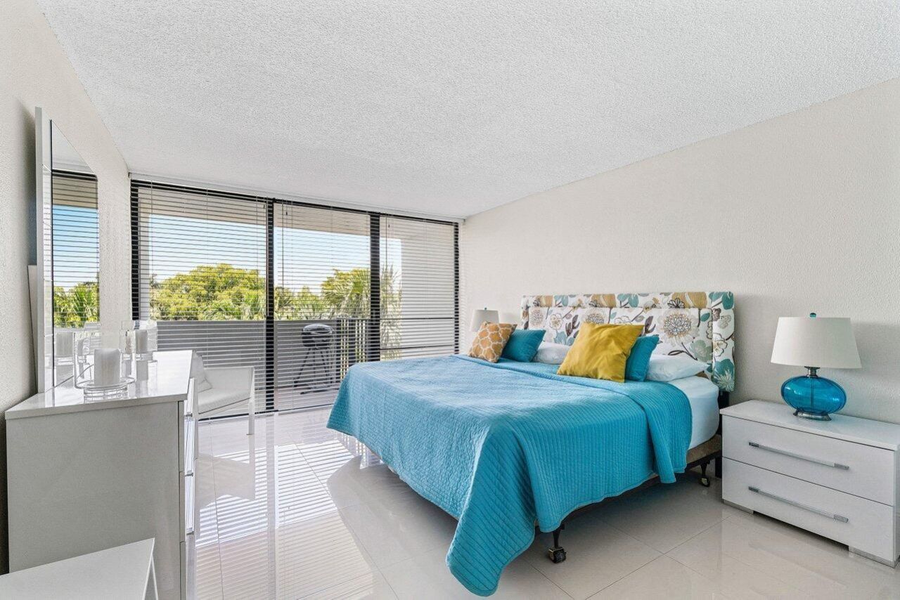 1830 Embassy Drive, Unit 401, West Palm Beach, FL 33401 Photo