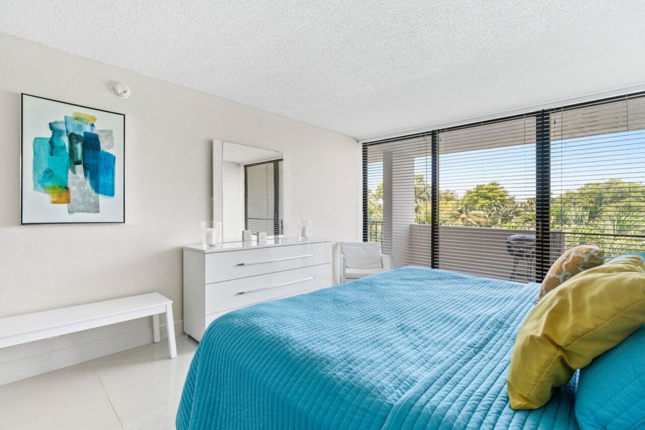 1830 Embassy Drive, Unit 401, West Palm Beach, FL 33401 Photo