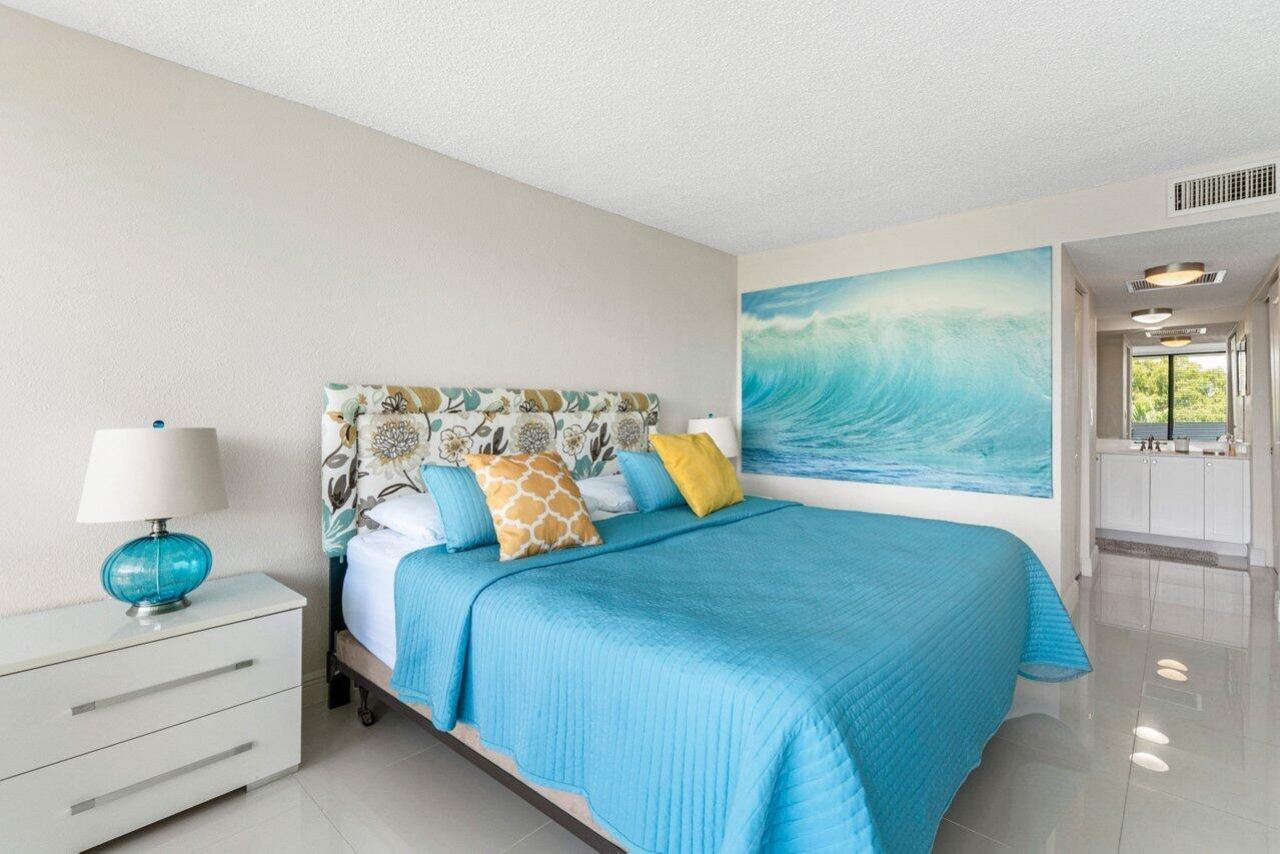 1830 Embassy Drive, Unit 401, West Palm Beach, FL 33401 Photo