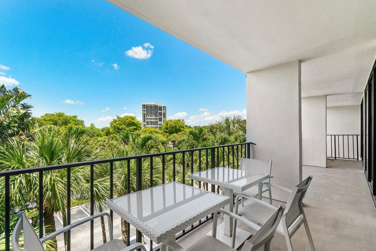 1830 Embassy Drive, Unit 401, West Palm Beach, FL 33401 Photo