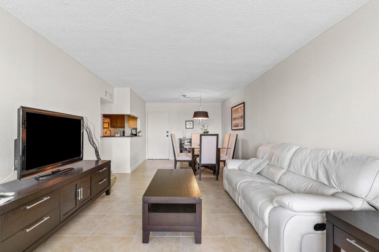 1830 Embassy Drive, Unit 401, West Palm Beach, FL 33401 Photo