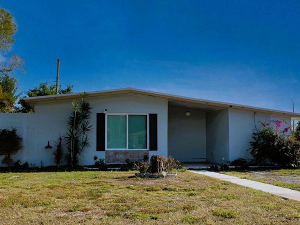 100 SE Celestia Court, Port St. Lucie, FL 34983