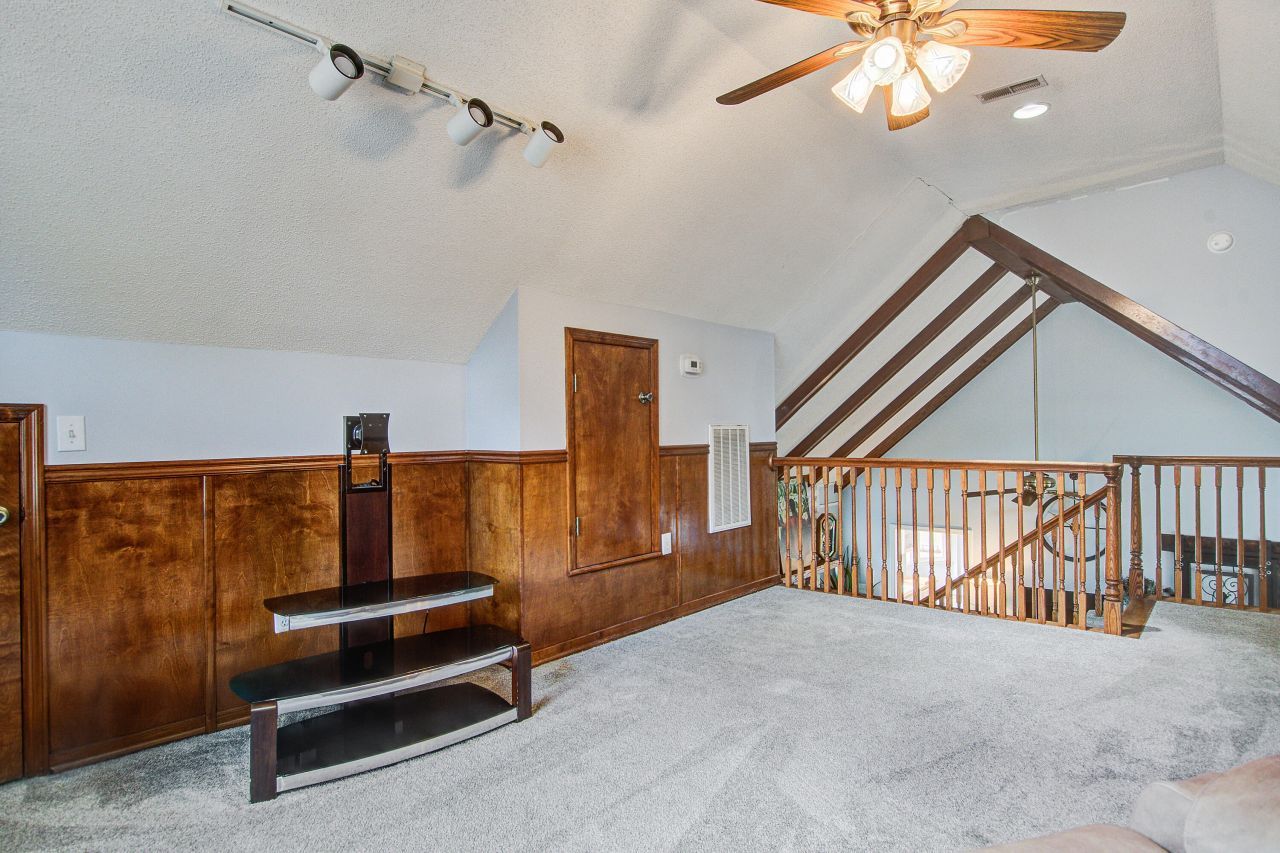 208 Fort Street Photo 12