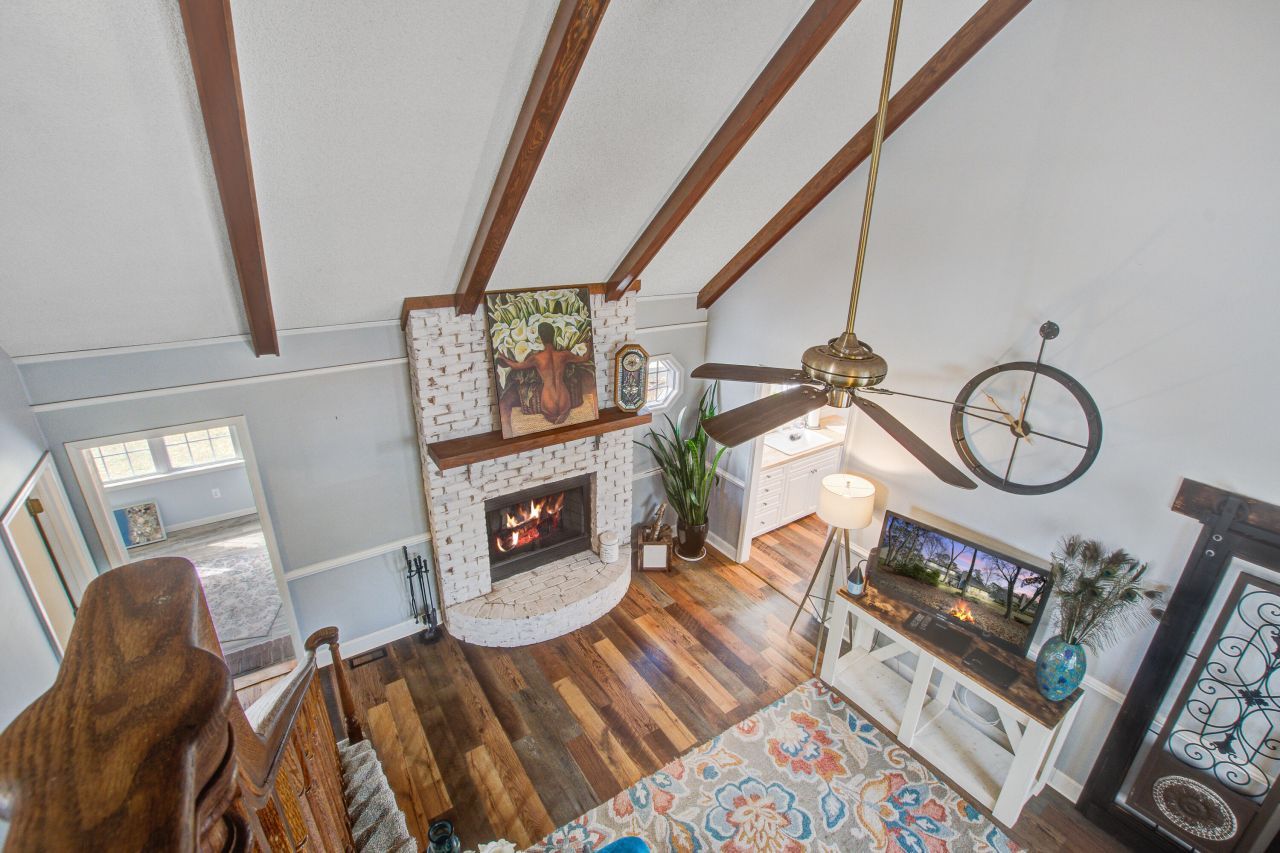 208 Fort Street Photo 13