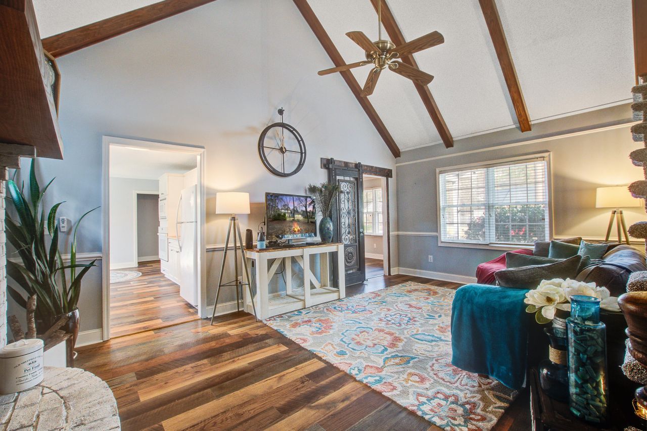 208 Fort Street Photo 16