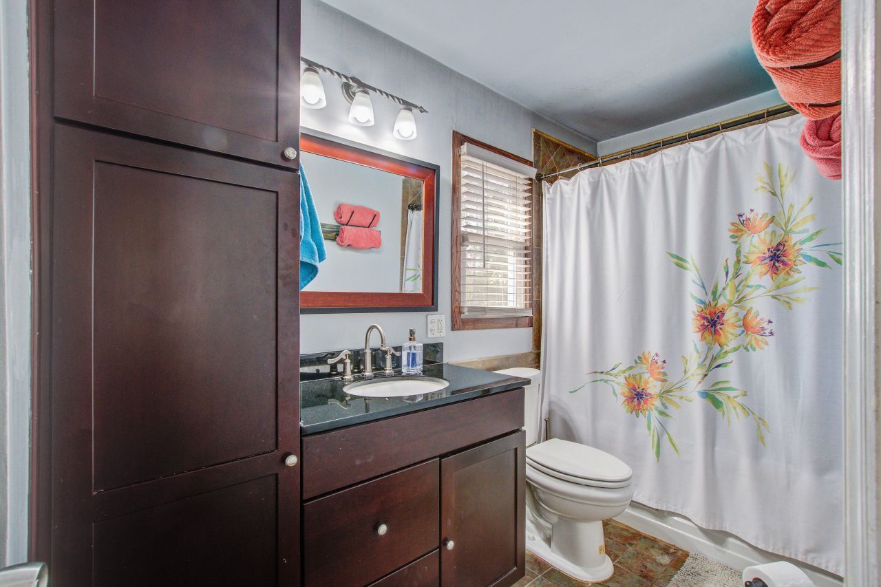 208 Fort Street Photo 22