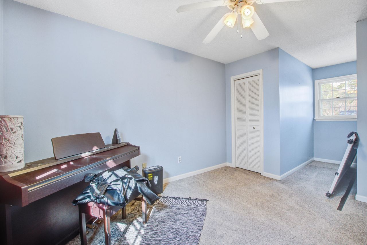 208 Fort Street Photo 27