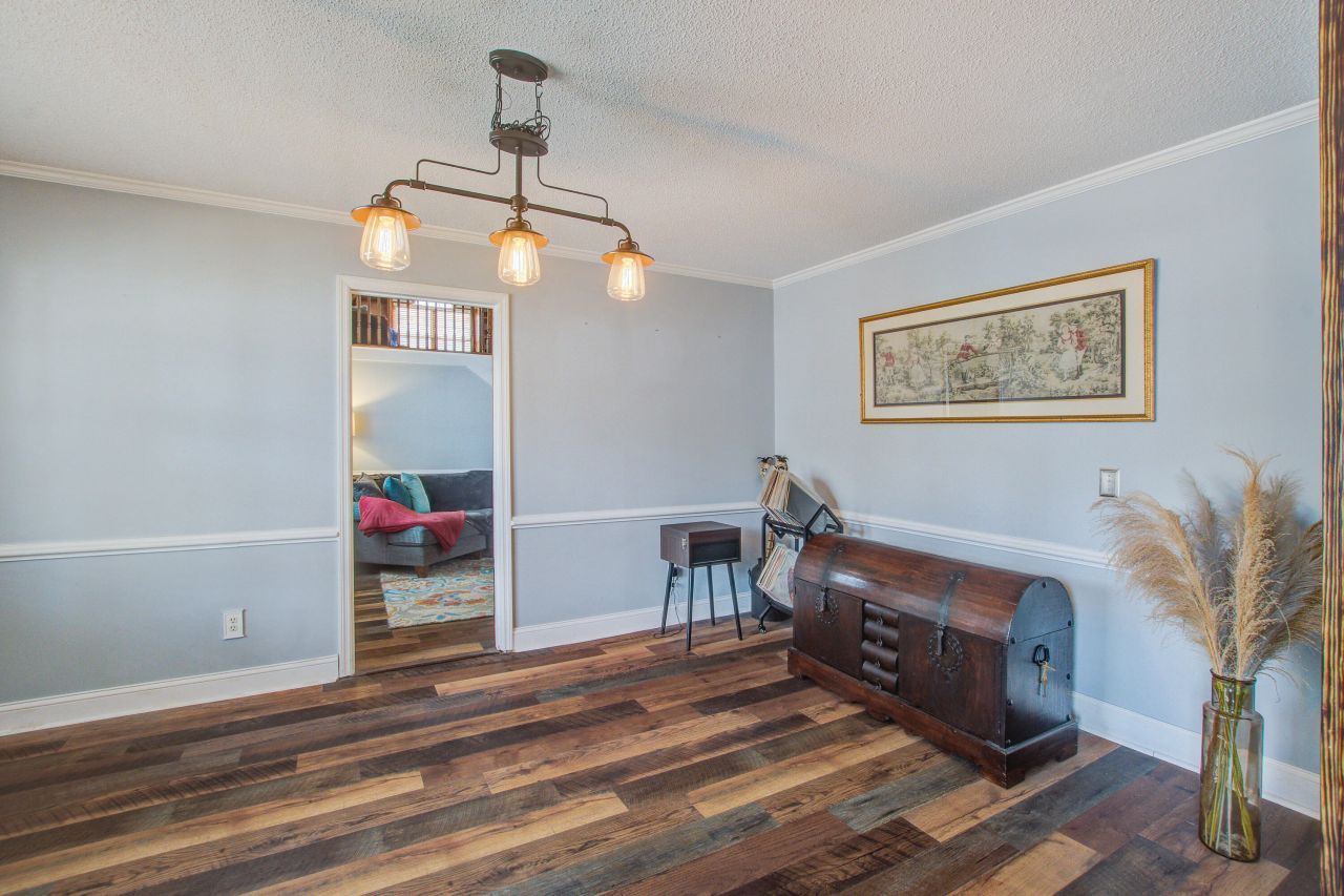 208 Fort Street Photo 6