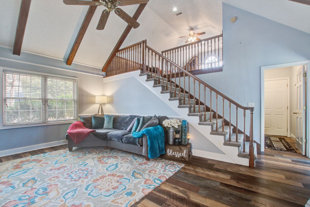 208 Fort Street Photo 8