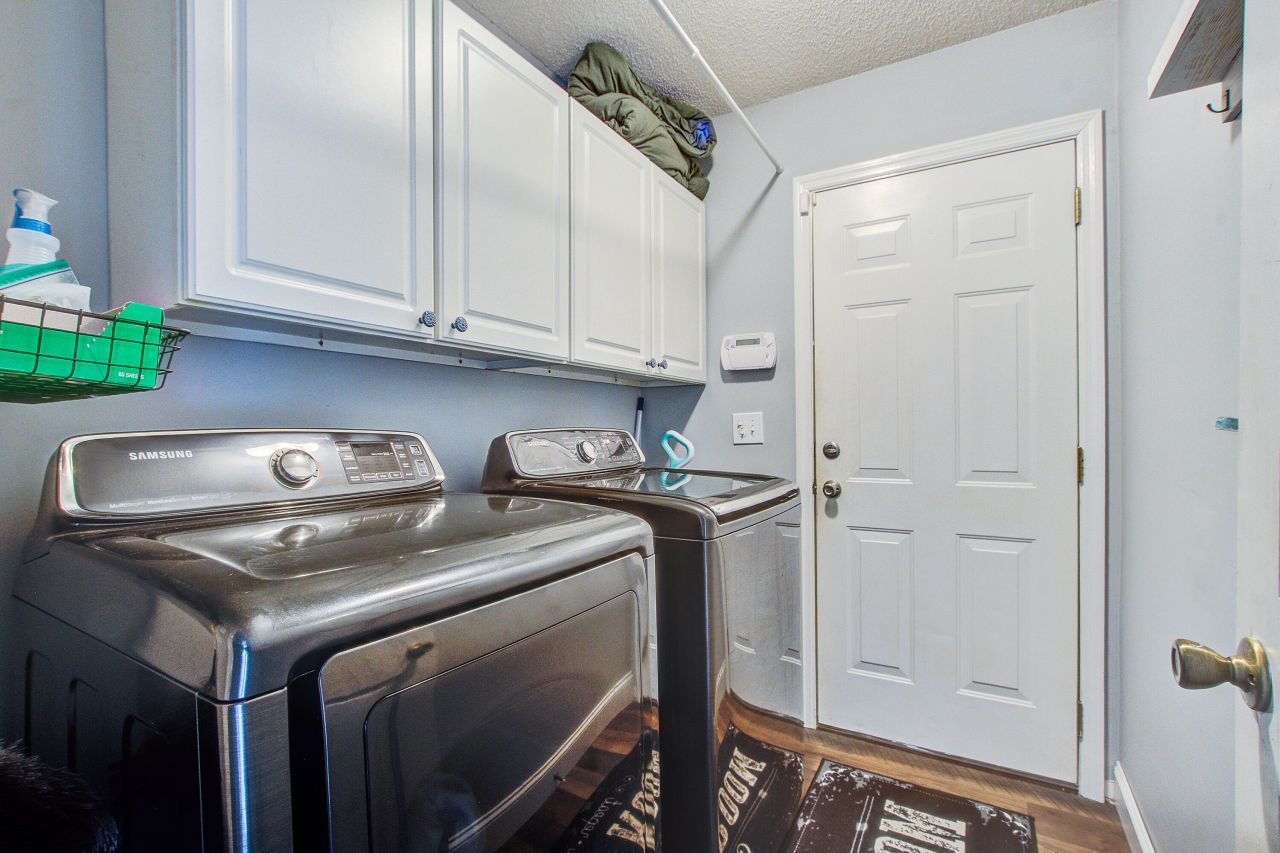 208 Fort Street Photo 9