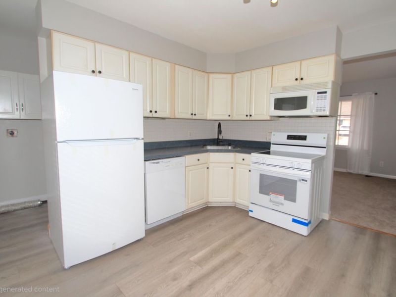 329 Weymouth Lane, Columbus, OH 43228 Photo 12