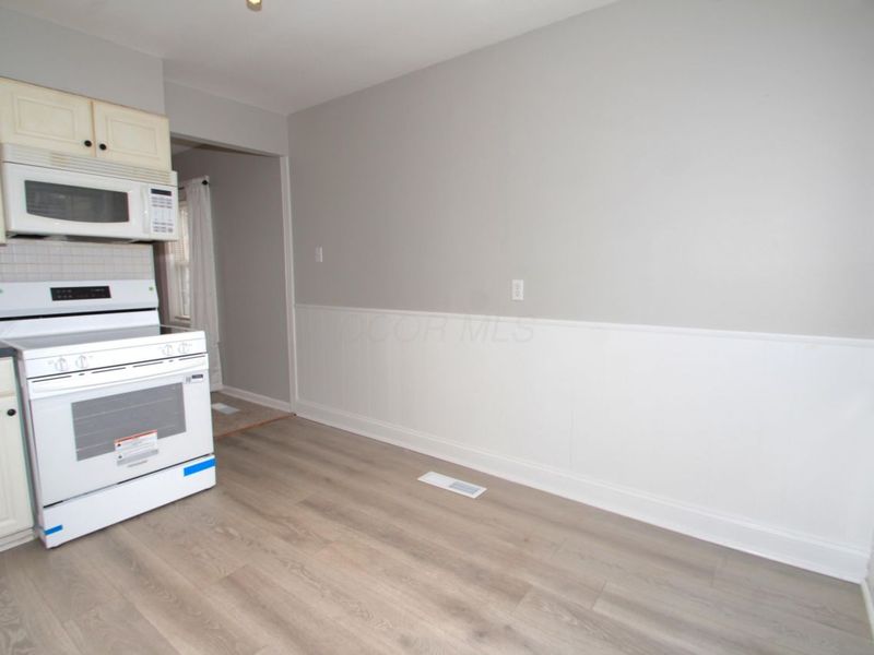 329 Weymouth Lane, Columbus, OH 43228 Photo 13