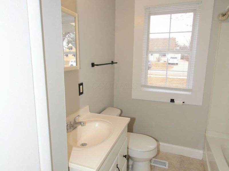 329 Weymouth Lane, Columbus, OH 43228 Photo 19