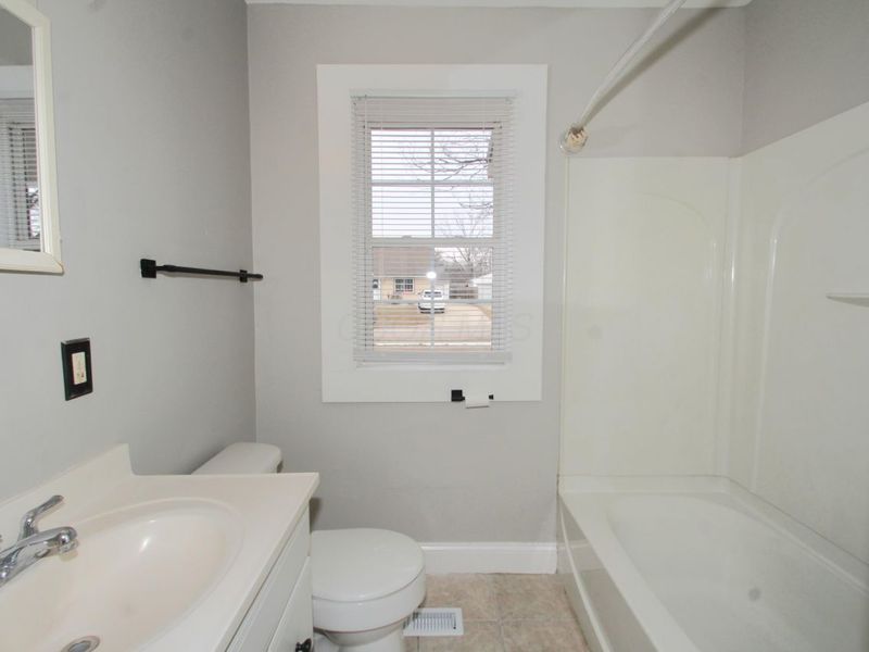 329 Weymouth Lane, Columbus, OH 43228 Photo 20