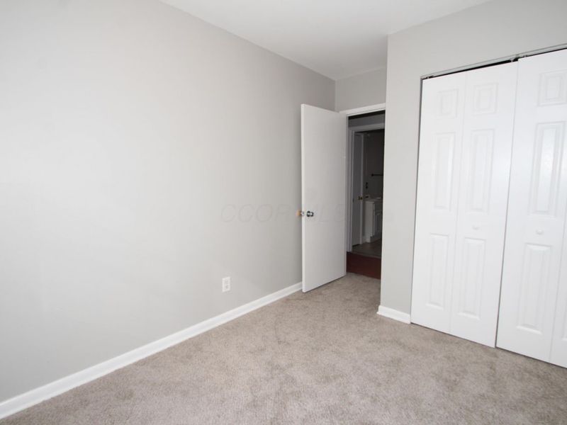 329 Weymouth Lane, Columbus, OH 43228 Photo 23