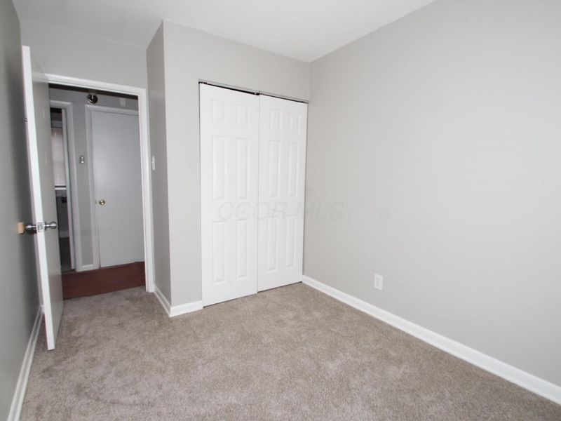 329 Weymouth Lane, Columbus, OH 43228 Photo 24