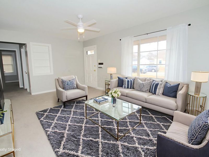 329 Weymouth Lane, Columbus, OH 43228 Photo 4