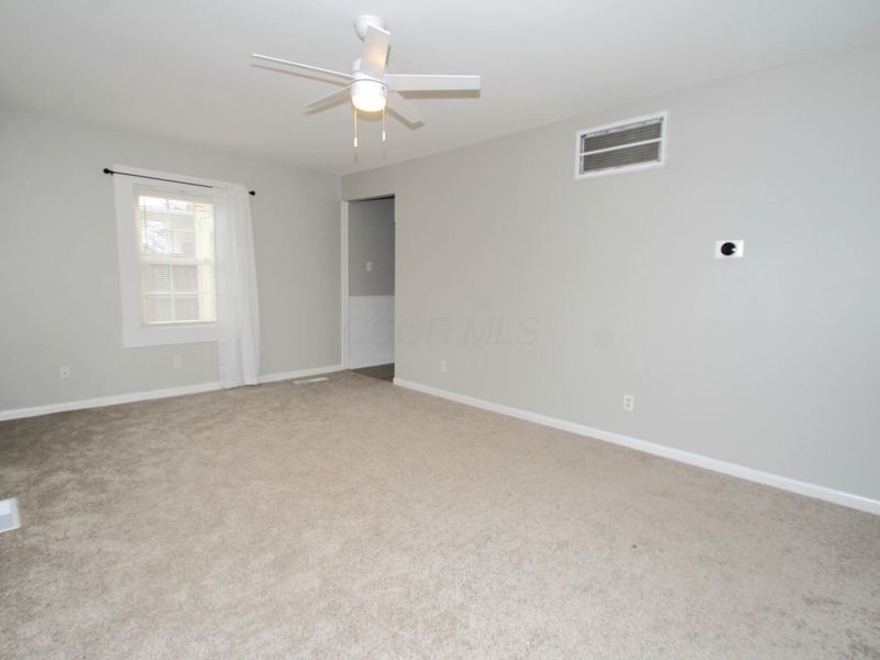 329 Weymouth Lane, Columbus, OH 43228 Photo 7