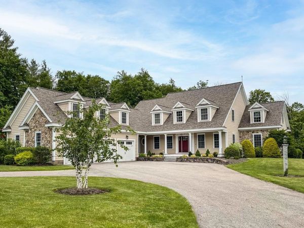 17 Winslow Drive, Atkinson, NH 03811