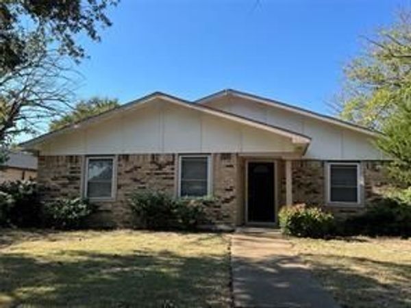 908 Cross Bend Road, Plano, TX 75023