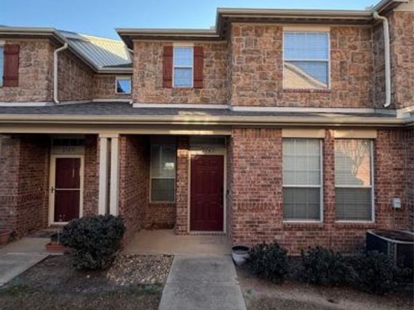 2743 Hyde Park Drive, Grand Prairie, TX 75050