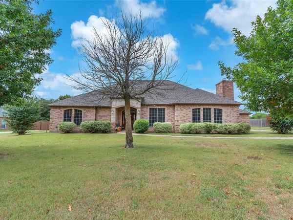 1921 Willow Bend Drive, Oak Leaf, TX 75154