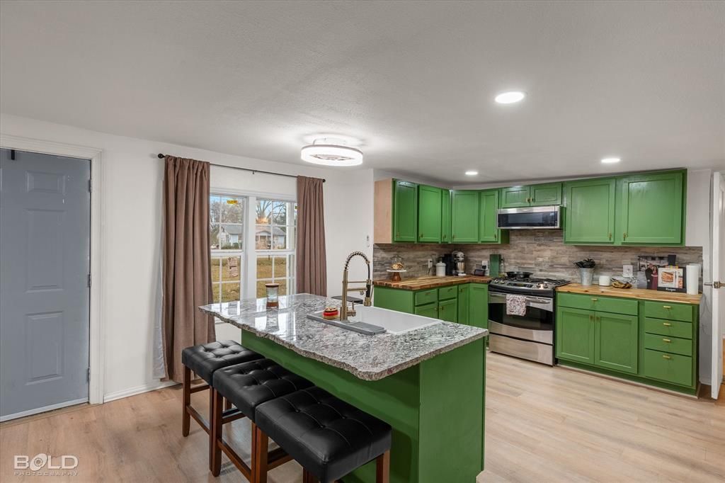 116 Thomas Street, Oil City, LA 71061 Main Photo