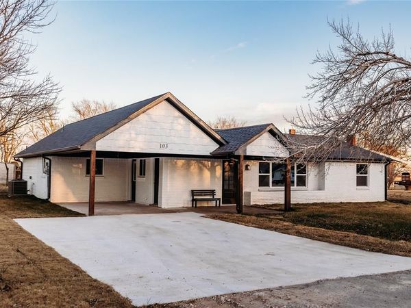 103 Main Street, Windom, TX 75492