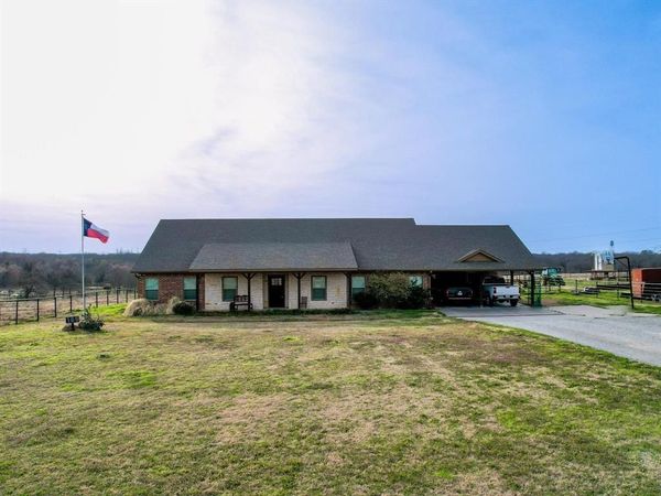 169 Sears Road , Bells, TX 75414