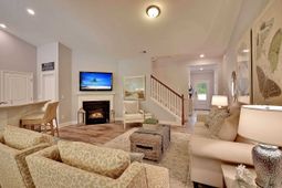 404 Sea Breeze Way photo 4