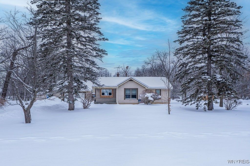 5848 Shawnee Road, Sanborn, NY 14132 Main Photo