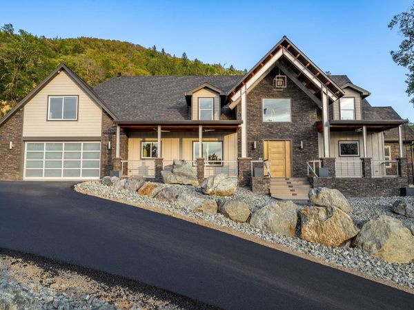 182 Wards Creek Road, Rogue River, OR 97537