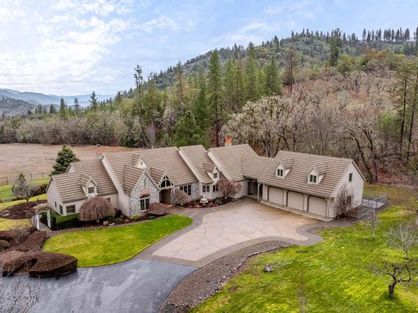 3396 Foots Creek Road, Gold Hill, OR 97525
