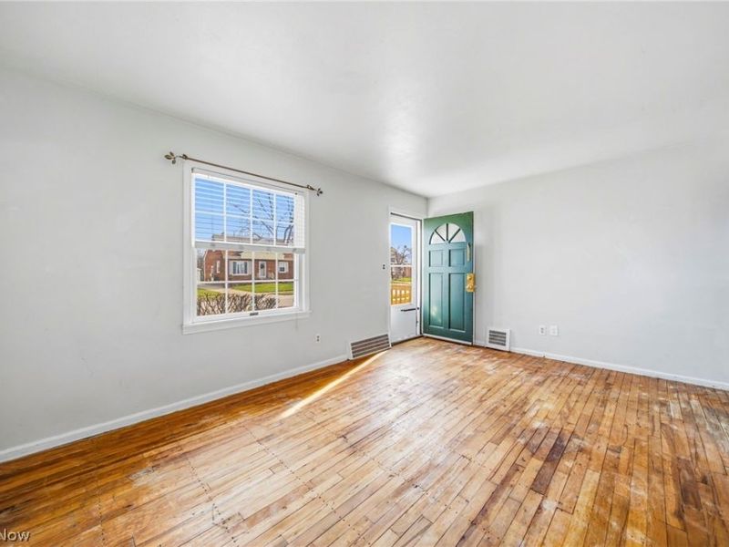 352 E 328th Street, Willowick, OH 44095 Photo 12