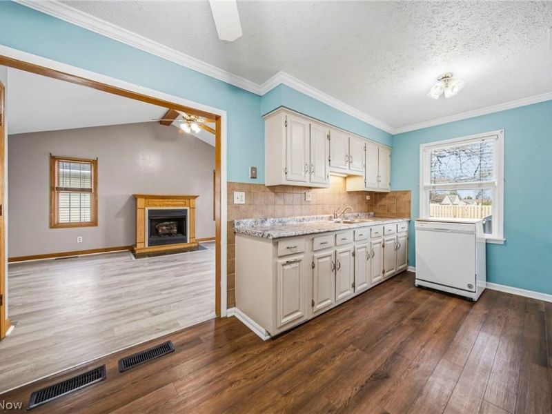 352 E 328th Street, Willowick, OH 44095 Photo 18