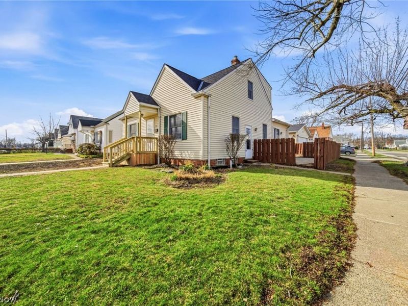 352 E 328th Street, Willowick, OH 44095 Photo 4