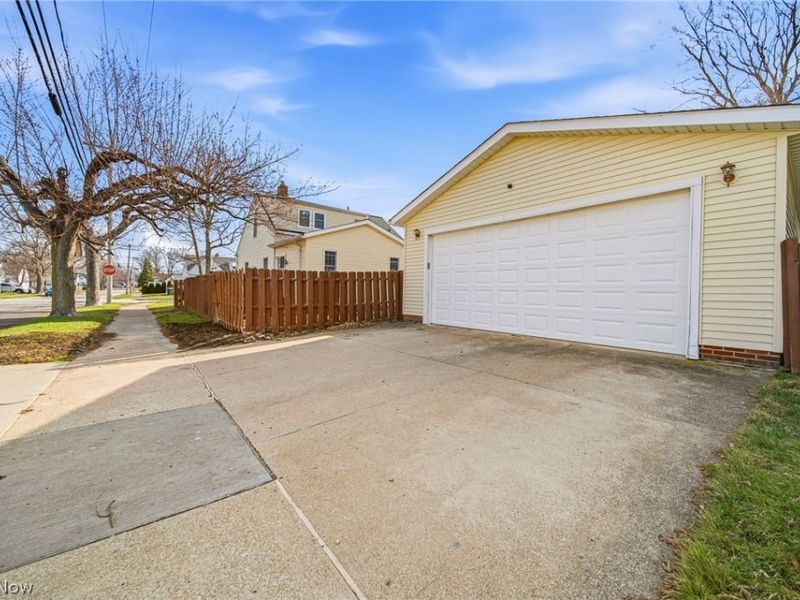 352 E 328th Street, Willowick, OH 44095 Photo 5