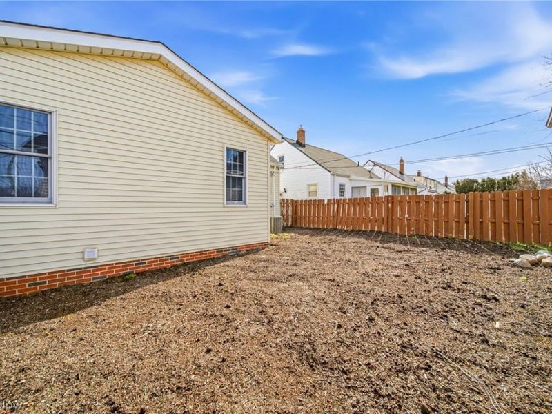 352 E 328th Street, Willowick, OH 44095 Photo 7