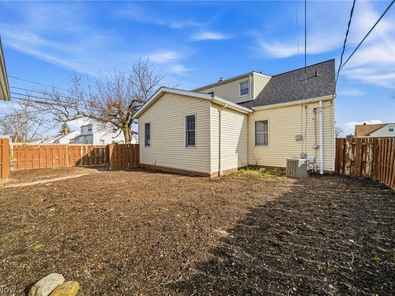 352 E 328th Street, Willowick, OH 44095 Photo 8