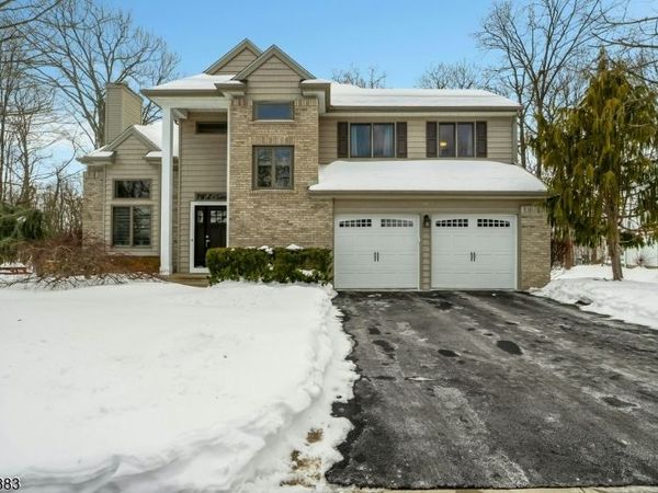 16 Tall Oaks Ln, Mount Olive, NJ 07828