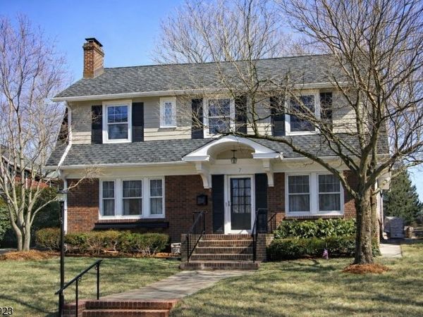 7 Wayland Dr, Verona, NJ 07044