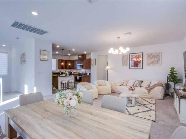7378 Crown Landing Street, Las Vegas, NV 89113